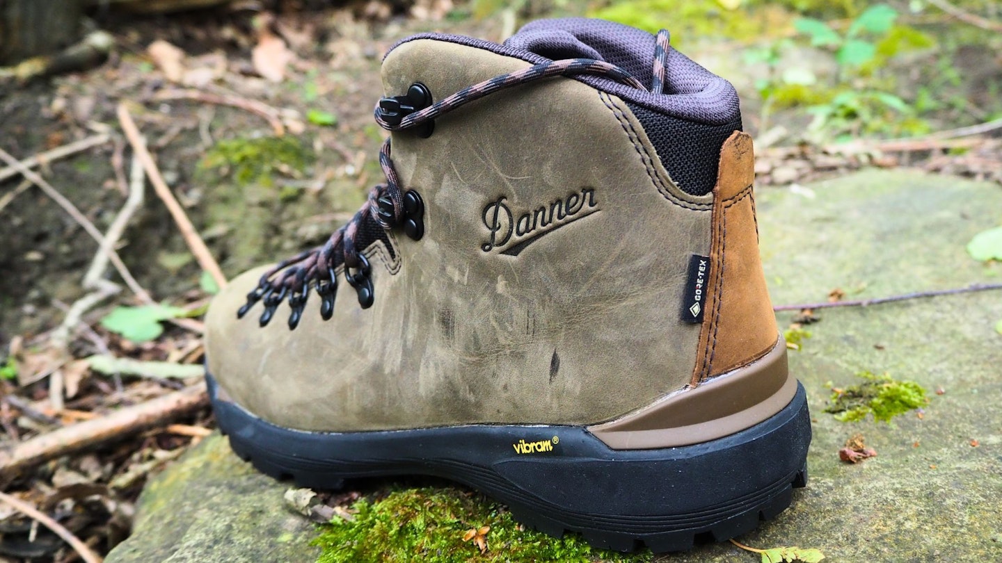 Rear 3/4 view of Danner Mountain 600 EVO sowing cuff and heel