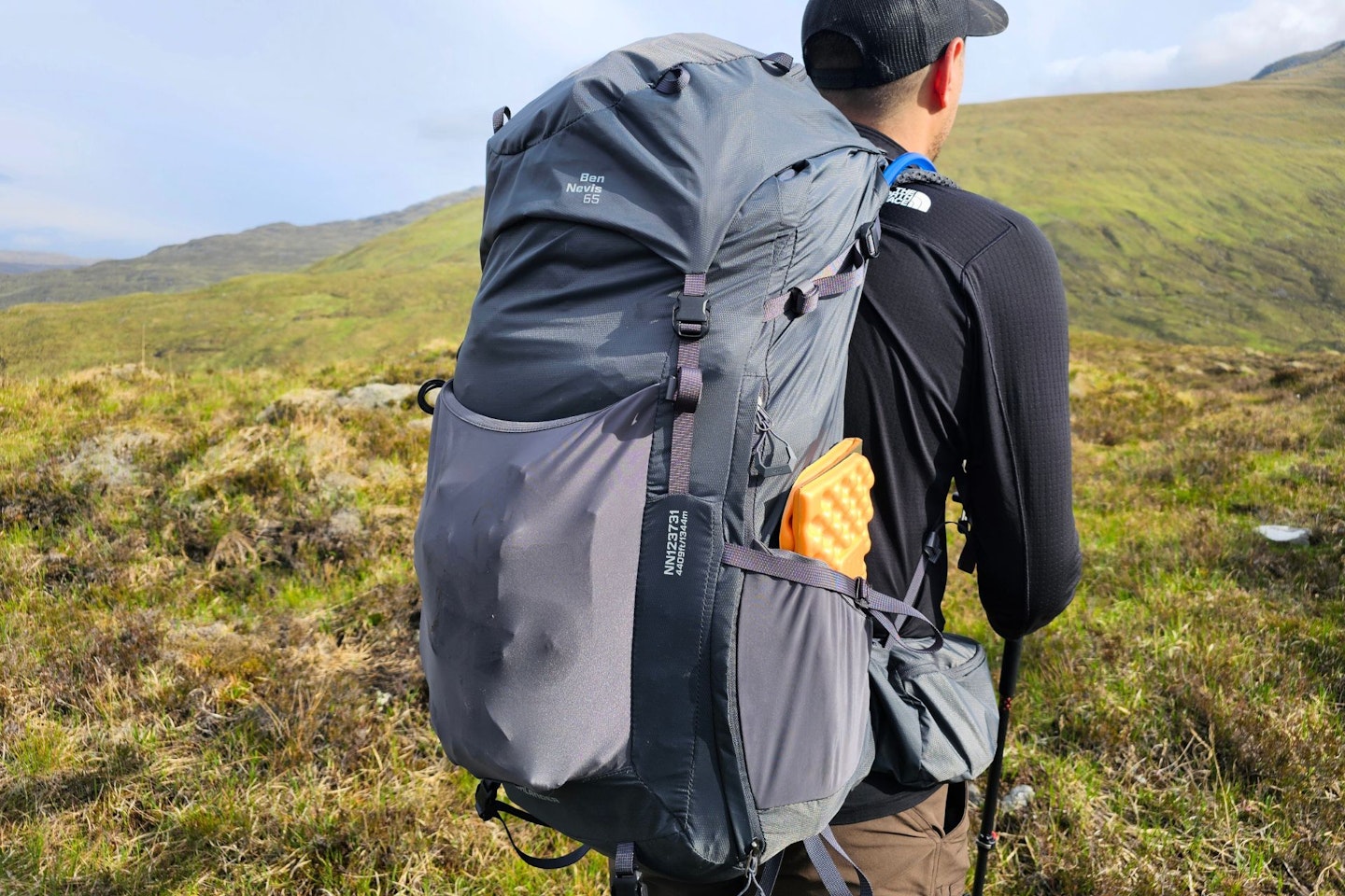 Hiker wearing Highlander Ben Nevis 65