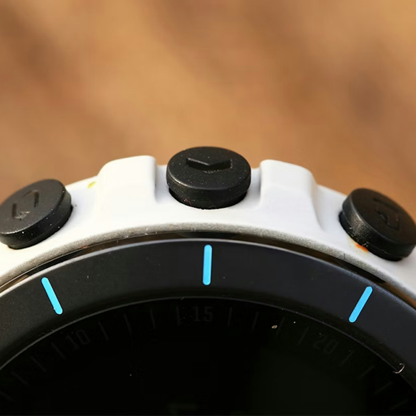 Nav buttons of Wahoo ELEMNT RIVAL trail running and triathlon GPS watch