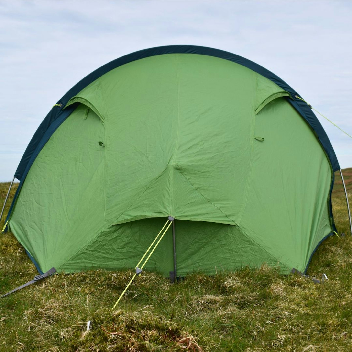 Vango Apex Compact 200 side view